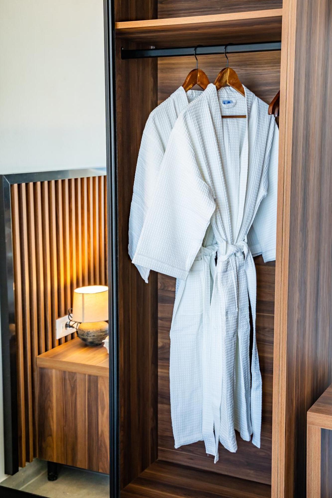 Apolis Beachscape Hotel Amoopi Exterior foto